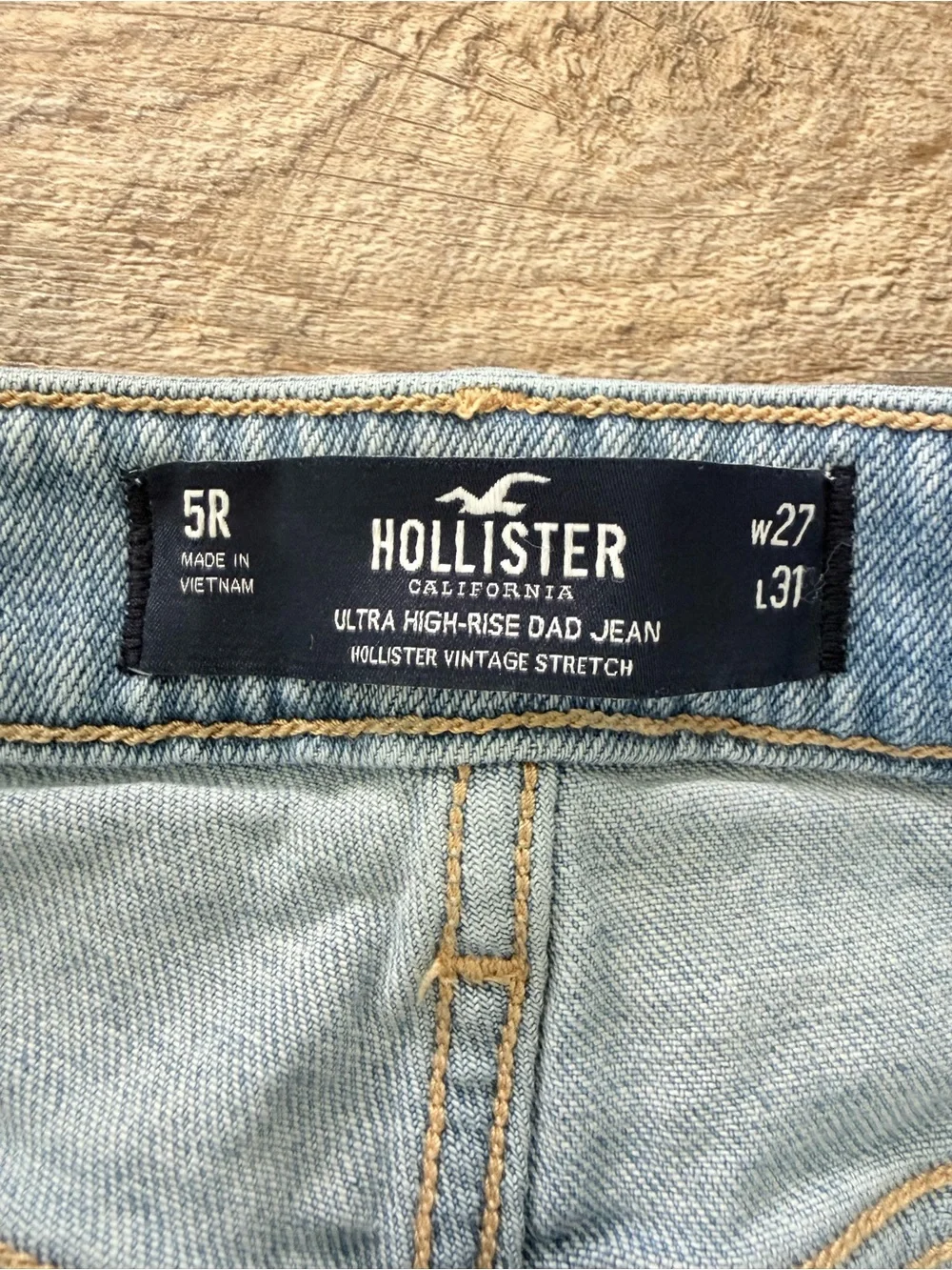 Hollister Ultra High Rise Dad Jeans Light Wash Distressed 27 5R